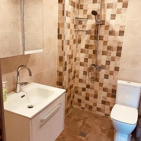 빌라 къща край реката/ House By The River