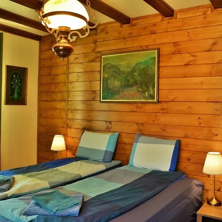 къща край реката/ House By The River Villa Vetrintsi