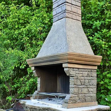къща край реката/ House By The River Villa Vetrintsi