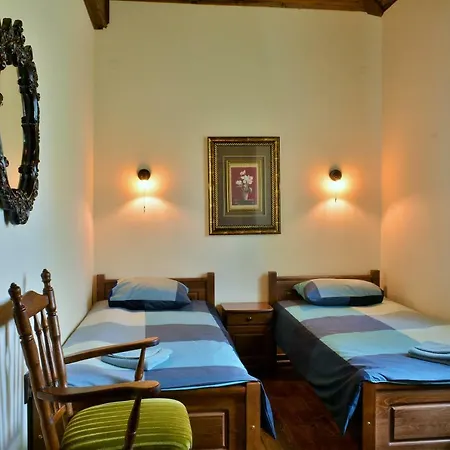 빌라 къща край реката/ House By The River