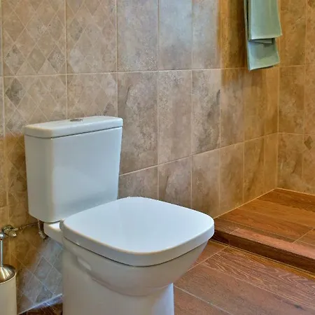 къща край реката/ House By The River Βίλα