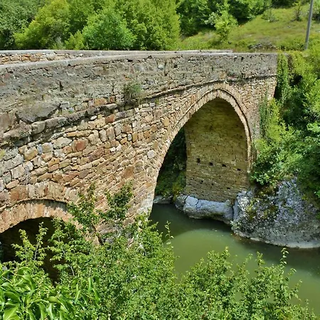 къща край реката/ House By The River Villa Vetrintsi