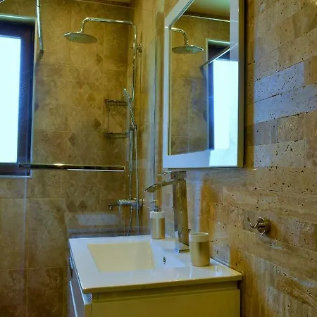 къща край реката/ House By The River