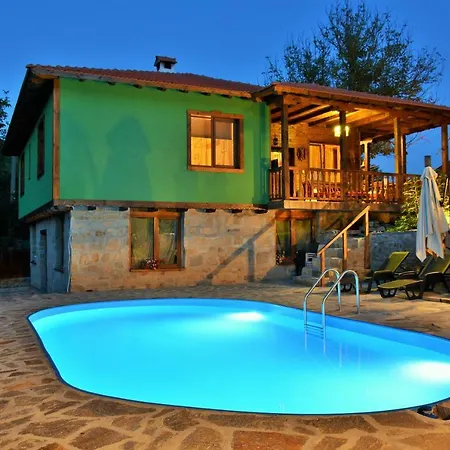 къща край реката/ House By The River * Vetrintsi