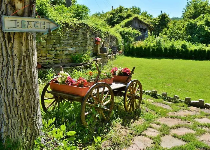 къща край реката/ House By The River * Vetrintsi