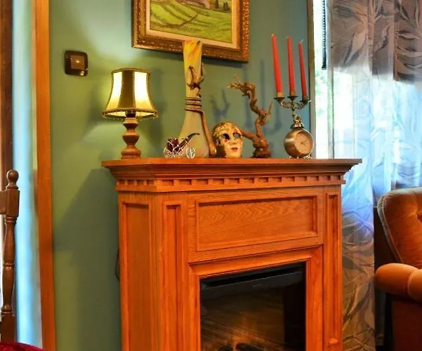 къща край реката/ House By The River