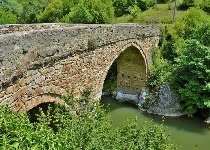 къща край реката/ House By The River Villa Vetrintsi