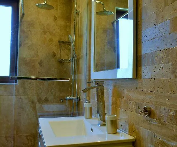 къща край реката/ House By The River